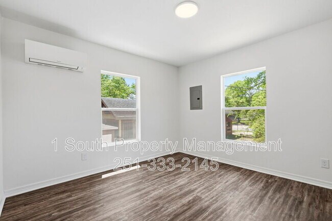 Building Photo - 377 Tuttle Ave