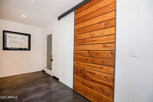 Building Photo - 3261 E Camelback Rd