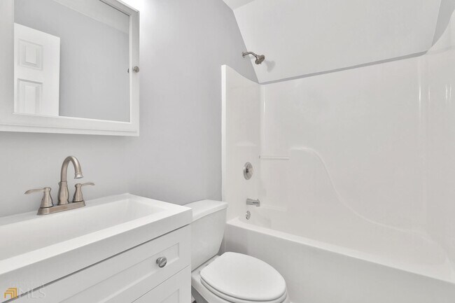 Building Photo - 528 Emily Pl NW