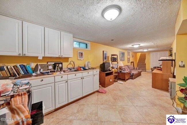 Building Photo - 809 Clifford Dr