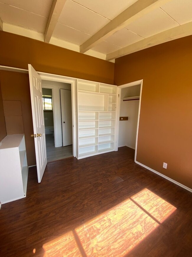 Building Photo - 3 Bed/1 Bath with Large fenced yard in central Paso Robles near Highschool!