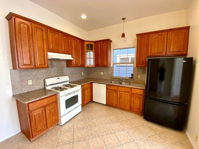 Building Photo - 860-866 20th St, Oakland, CA 94607