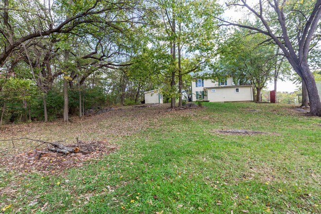 Building Photo - 2 Bed, 2 Bath Farmhouse-Style Home in Kear...