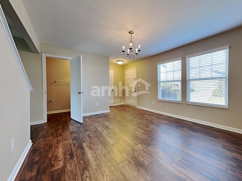 Building Photo - 5454 Windsor Ct