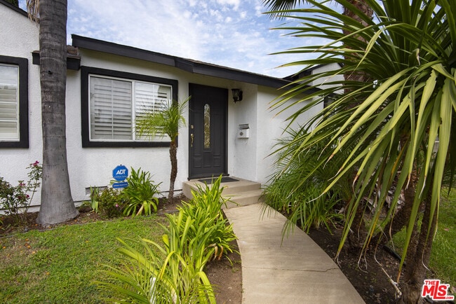 Building Photo - 14843 Morrison St