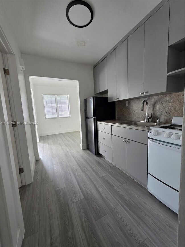 Building Photo - 57 Esplanade Dr