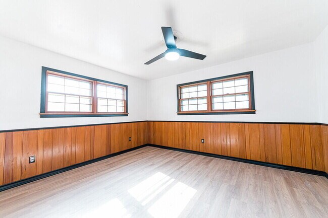 Building Photo - 2114 56th St