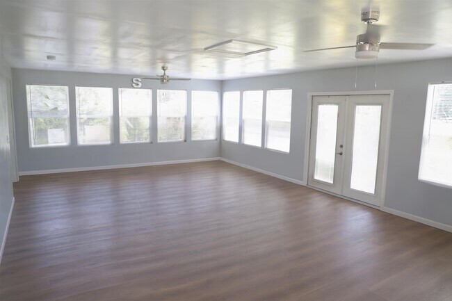 Building Photo - 8443 Sandalwood Dr W