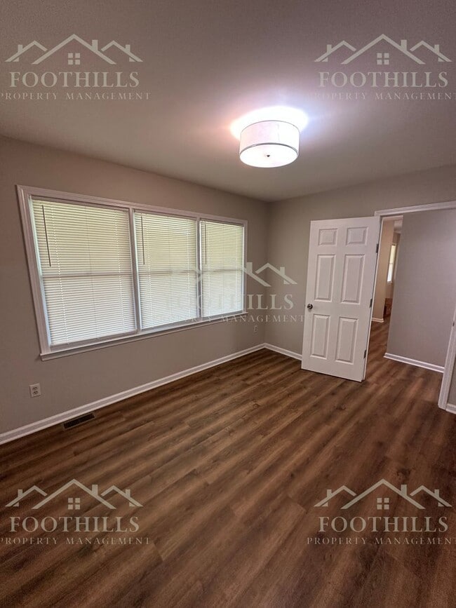 Building Photo - Comfort & Space in a Great Location! 3-Bed...