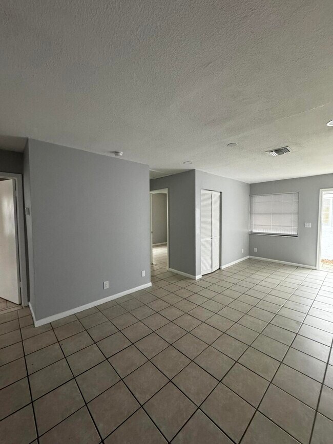 Building Photo - 518 Avenue I