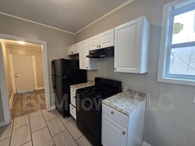 Building Photo - 214 Edwards St