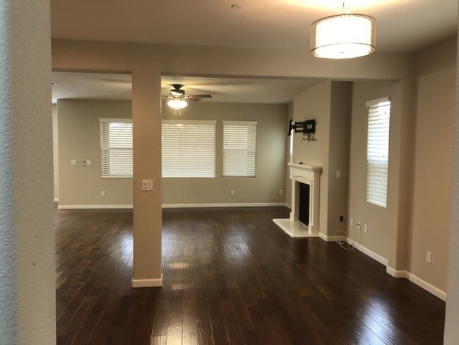 Building Photo - 5 bedroom Whitney Ranch Beauty! Walking di...