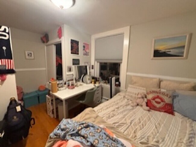 Building Photo - Don't Miss out on this giant 3 bed in the North End