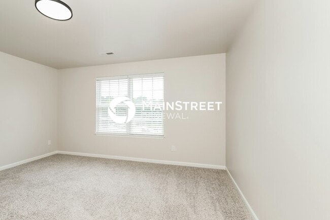 Building Photo - 3 Bedroom Pet-Friendly Home in BURLINGTON,...