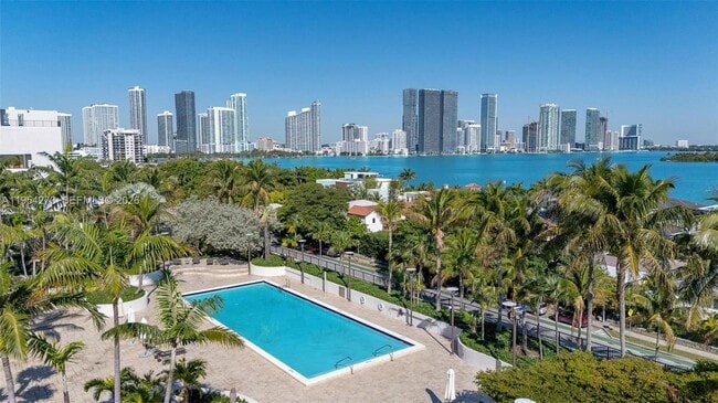 Building Photo - 1000 Venetian Way