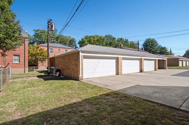 Building Photo - 7112-7114 Jamieson Ave