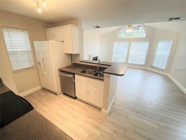 Building Photo - 966 Helmsley Ct