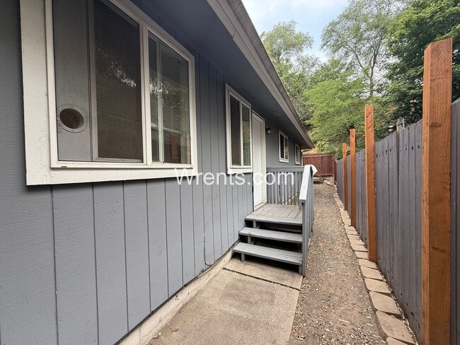 Building Photo - Charming Duplex Living – 3BR/2BA + Bonus Room & Garage