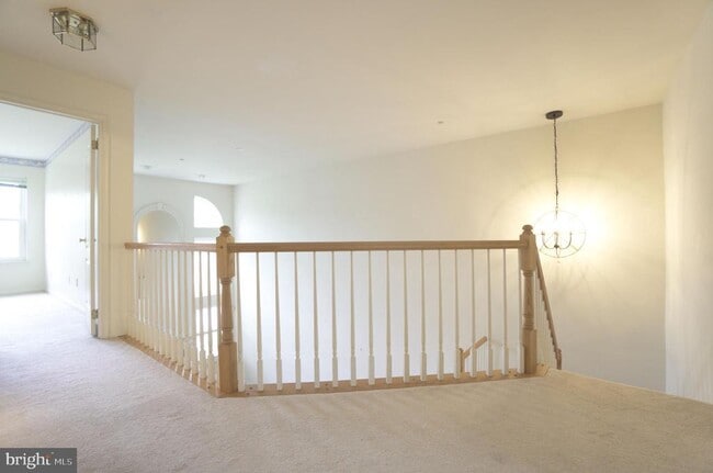 Building Photo - 250 Lookout Pl