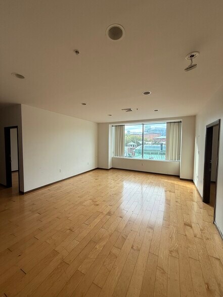 Unit 3 Living Room - 70 Kennedy Plz