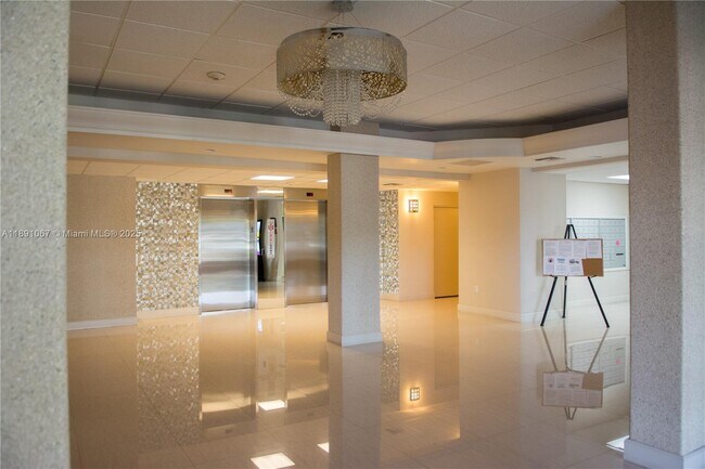 Building Photo - 1833 S Ocean Dr