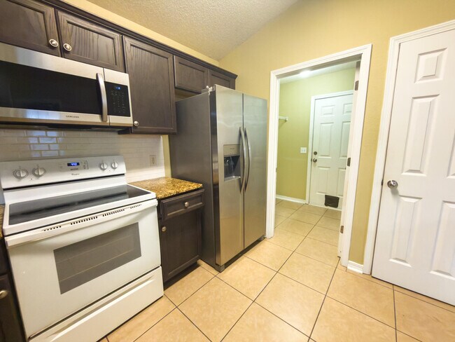 Building Photo - 9760 Seafarer's Way