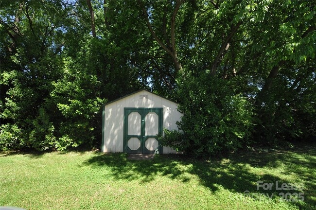 Building Photo - 1731 Perfection Ave