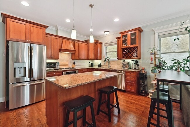 Building Photo - 4853 N Winthrop Ave