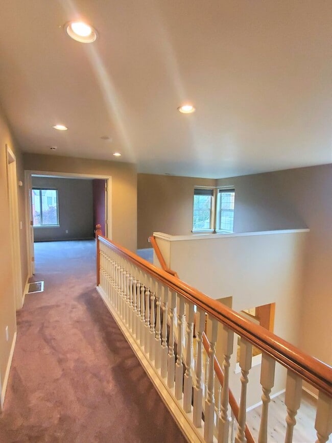 Building Photo - Great Home in Sherwood! Primary Suite on M...