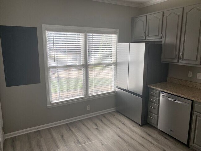 Building Photo - Spacious 3-bedroom home located in Charlotte. $300 off on two months' rent!