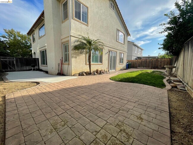 Building Photo - 2309 St Augustine Dr