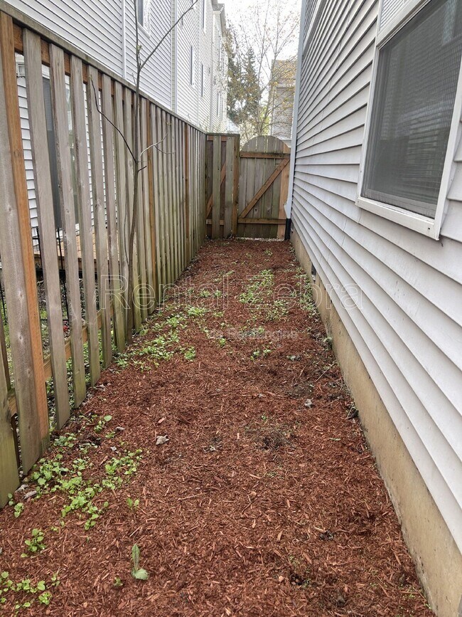 Building Photo - 6702 SE 80th Ave