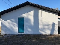 Building Photo - Renovated Studio