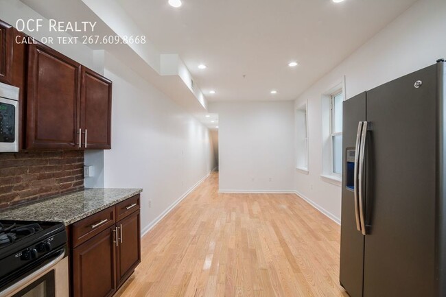 Building Photo - Stunning Three Bed Apartment in Point Breeze