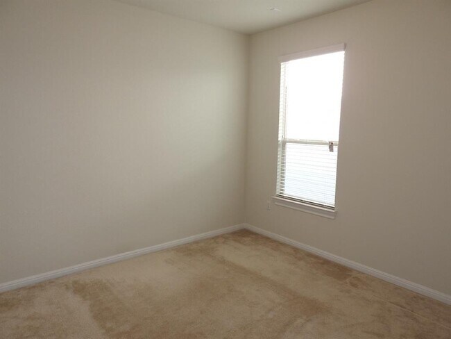 Building Photo - 9903 Quercia Dr
