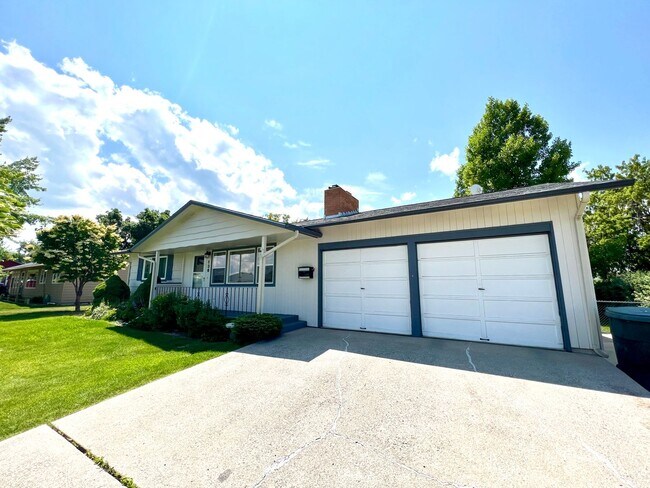 Building Photo - 4 bed 2 bath Single Family Home with Bonus Room, Fully Fenced Yard and Double Car Garage Close to...