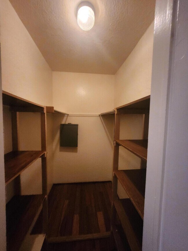 Building Photo - 1306 Los Tomases Dr NW