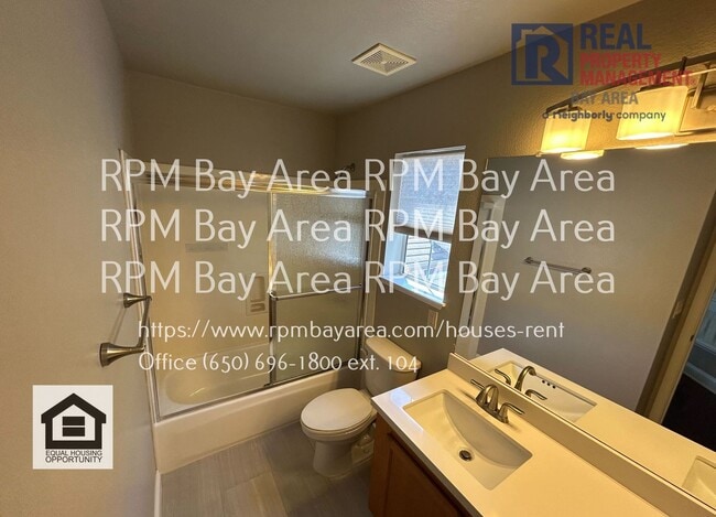 Building Photo - 250 Biarritz Ct