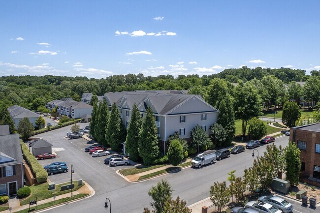 Building Photo - 623 Wyndhurst Dr