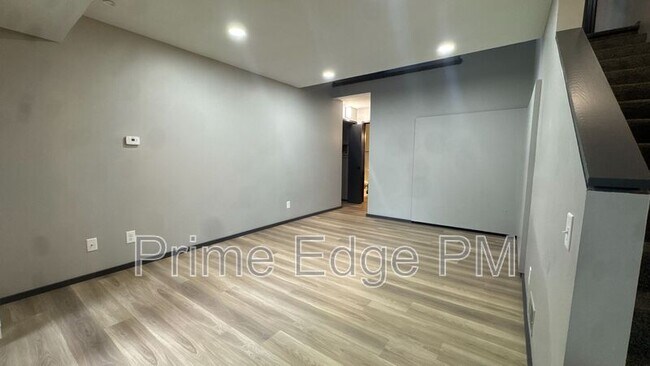 Building Photo - 1701 Ridgehaven Ct