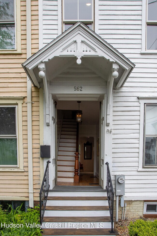 Building Photo - 562 State St