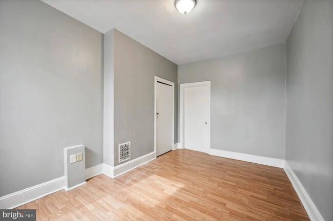 Building Photo - 2014 W Oxford St