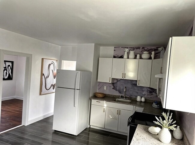 Building Photo - 49 Carpenter St