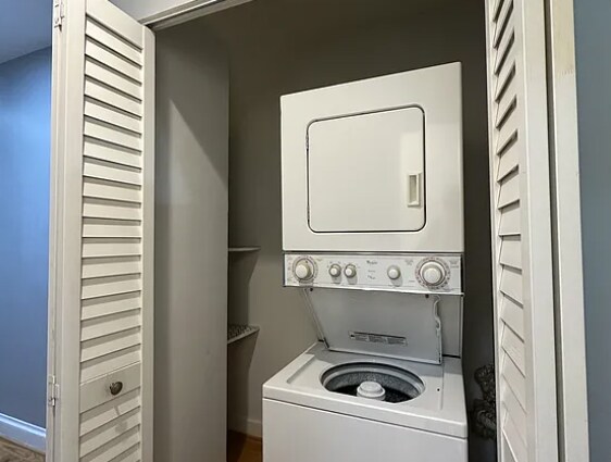 Building Photo - 1321 Orren St NE