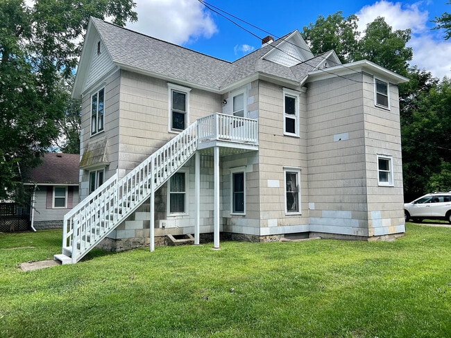 Primary Photo - 129 Meachem Ave