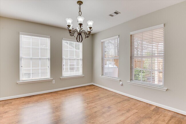 Building Photo - 136 Haley Dr