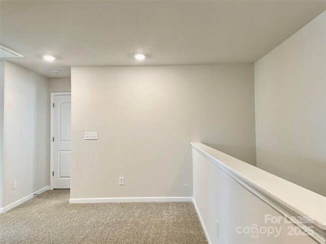 Building Photo - 403 Wescott St