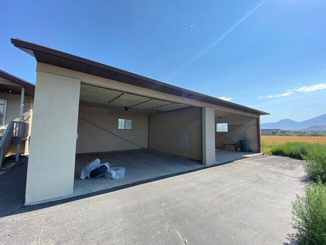 Building Photo - 1235 S 1950 W