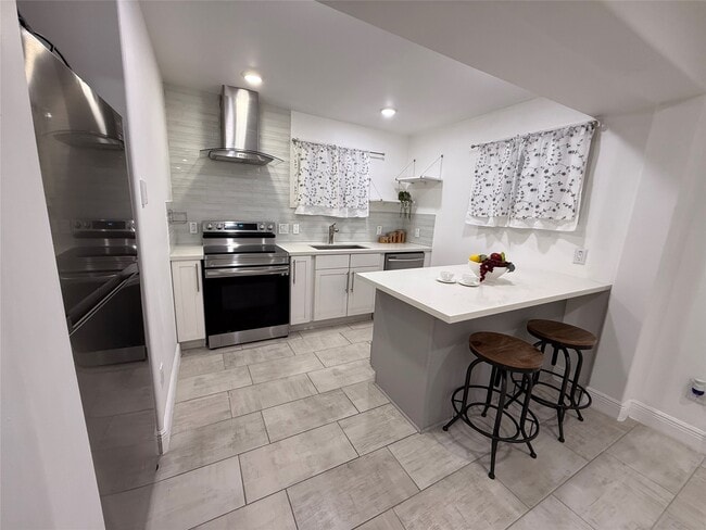 Building Photo - 828 Allston St