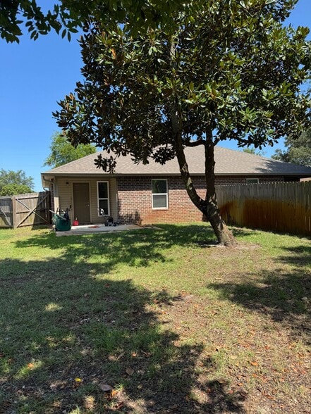 Building Photo - 3393 Green Briar Cir